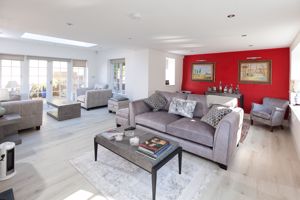 Sitting Room (3)- click for photo gallery